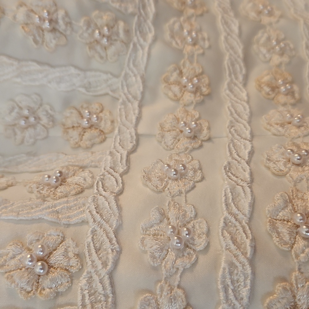 Vintage Sweetheart Gowns Daisy Chain A-Line Wedding Dress - Picture 4 of 8